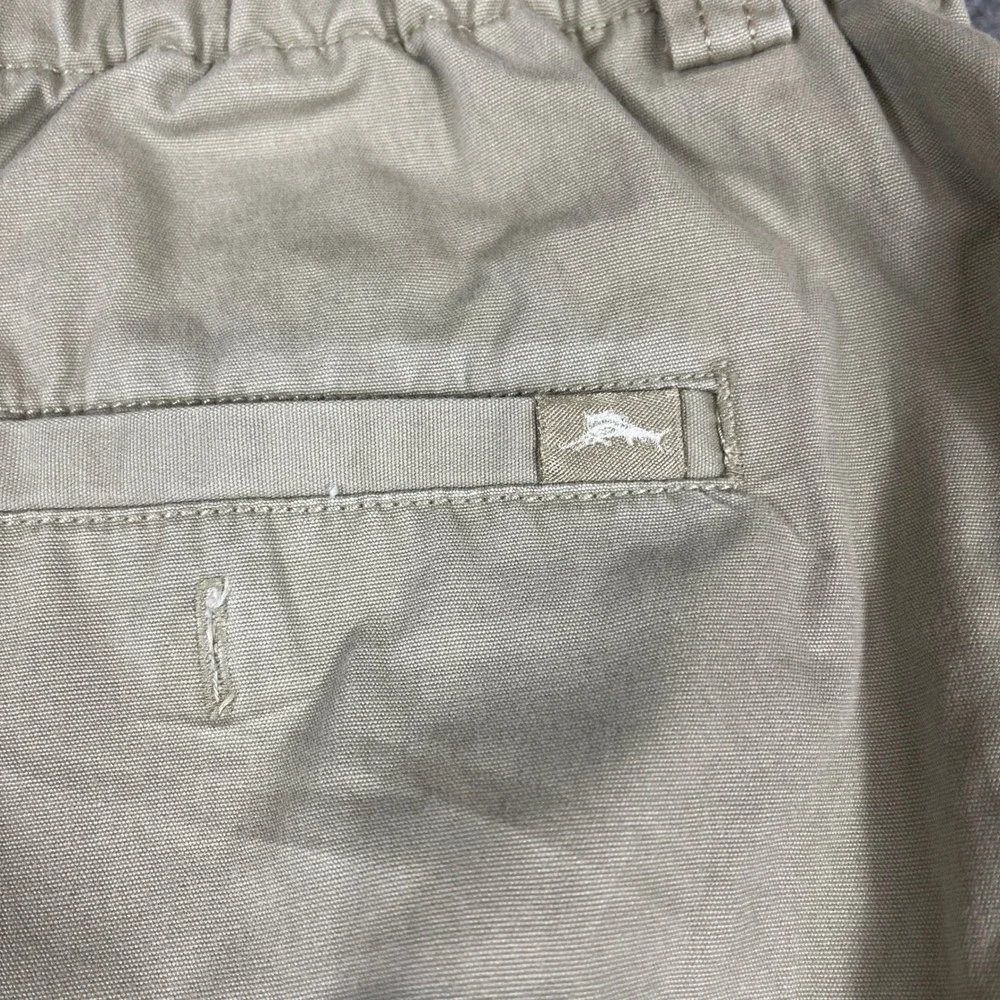 Tommy Bahama Cargo Shorts Mens Large Khaki Cotton Pleated Elastic Waist Tan